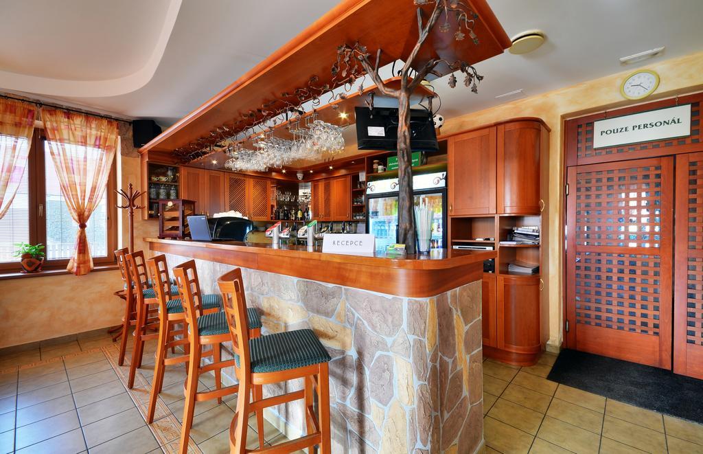 Restaurace A Penzion Kamenec Jilešovice Eksteriør billede